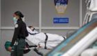 عرض موسيقي وشموع.. تكريم ضحايا كورونا بنيويورك