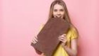 هرمون السعادة.. 4 أطعمة تحفز المخ على إفرازه