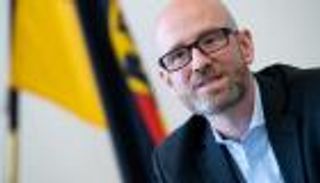 ضربة جديدة.. المرض ينهي الحياة السياسية لقطب بارز بـ"حزب ميركل"