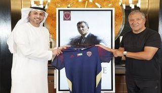 هينك تين كات المدير الفني لفريق الوحدة