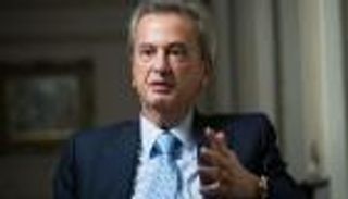 سؤال الساعة.. هل تحرق الليرة مسيرة حاكم مصرف لبنان؟