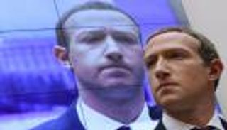 صدمة زوكربيرج في عقر داره.. أحد موظفيه يطالب بتفكيك "فيسبوك"