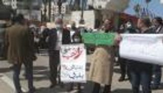 بالصور .. انتفاضة موظفي غزة ضد حماس لتأخير الرواتب