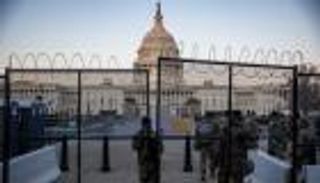 وقف شرطي عن العمل بمقر الكونجرس بعد اكتشاف كتاب معادٍ للسامية