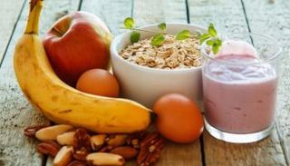 الغذاء يلعب دورا مهما في تحسين النوم