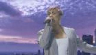 ديمي لوفاتو في تصريحات "صادمة": فقدت عذريتي بسن المراهقة