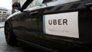 "أوبر" تستسلم للسائقين في بريطانيا.. حد أدنى للأجور وإجازات مدفوعة