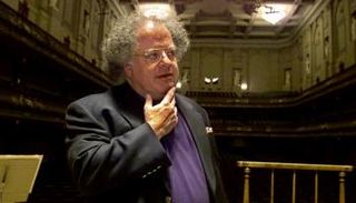  جيمس ليفين أحد أشهر قادة الأوركسترا في العالم