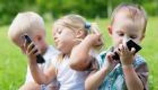 كيف تؤثر الأجهزة الذكية على سلوك الأطفال؟
