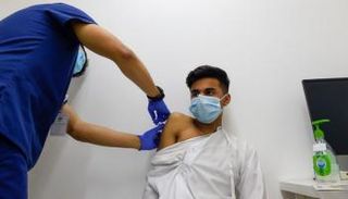 تطعيمات كورونا في الإمارات