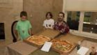 كلفته 600 مليون دولار.. صاحب أغلى وجبة بيتزا في العالم