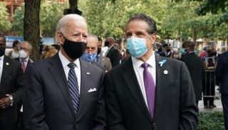 بايدن وحاكم نيويورك أندرو كومو