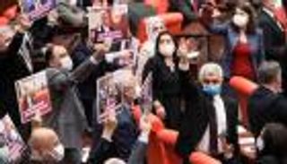 أكبر حزب كردي معارض بتركيا يواجه المصادرة والحظر 