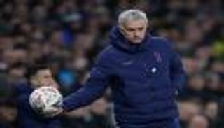 انقلاب جماهيري.. إقالة مورينيو تغزو عقول مشجعي توتنهام