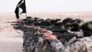 تخفٍّ وقيادة لا مركزية.. استراتيجية داعش للبقاء