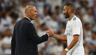 زيدان مدرب ريال مدريد ولاعبه بنزيما