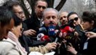 رئيس برلمان تركيا يبرر اقتحام الشرطة مقره واعتقال نائب