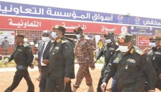 جانب من افتتاح أسواق البيع المخفض 