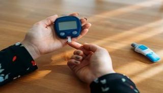 جهاز قياس نسبة السكر في الدم- أرشيفية