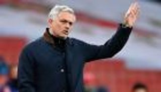 مورينيو يودع لاعبي توتنهام بإشادة فاترة ودعاء