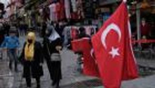 انهيار الليرة وزيادة الأسعار.. الأزمة الاقتصادية تخنق الأتراك