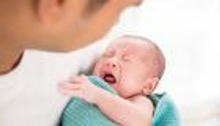 الارتجاع عند الرضع.. الأعراض والأسباب والعلاج