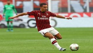 إسماعيل بن ناصر لاعب وسط ميلان