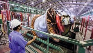 ما الذي يدفع الصناعيين للتوجه إلى الإمارات؟