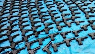 جانب من الأسلحة التي ضبطتها السلطات الإثيوبية