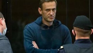 المعارض الروسي أليكسي نافالني خلال محاكمته