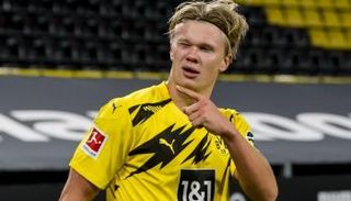 إيرلينج هالاند مهاجم بروسيا دورتموند