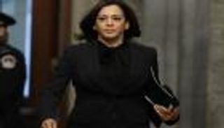 "ليس اليوم".. رد ساخر من نائبة بايدن بشأن زيارة حدود المكسيك