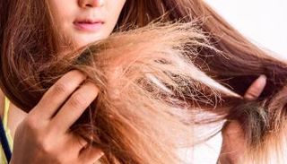 جفاف الشعر مشكلة جمالية تؤرق المرأة