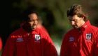 "بطولة الأجانب".. أسوأ 5 مدربين إنجليز في تاريخ البريميرليج