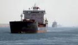 أسعار النفط تقفز 2.5%.. ما علاقة قناة السويس؟