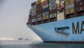 قناة السويس تستقبل أول سفينة بعد تعويم "الجانحة".. والعمل 24 ساعة