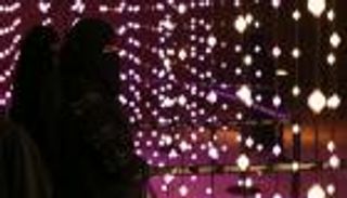 بالصور.. مهرجان النور يحول الرياض لمعرض فني منير مفتوح