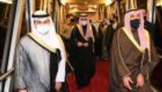 بعد رحلة خارجية.. أمير الكويت يعود للبلاد