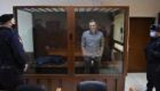 أزمة نافالني.. فريق الدفاع يكشف تدهور وضعه الصحي