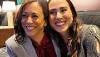 لماذا حذفت ابنة شقيقة نائبة بايدن تغريدتها عن "مجزرة كولورادو"؟