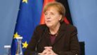 تراجعت عن قرارين خلال 24 ساعة.. ميركل تعود إلى الخلف