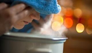 استنشاق البخار  يساعد في تخفيف ضغط الجيوب الأنفية