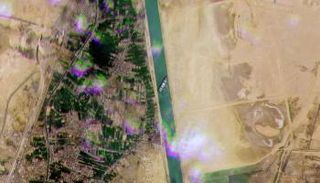 السفينة العالقة في قناة السويس 