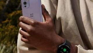 الساعة الذكية وان بلس Watch الجديدة 