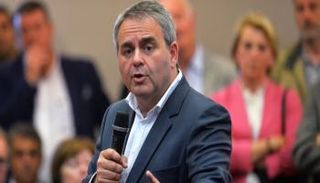 كزافييه برتران وزير الصحة الفرنسي الأسبق - أرشيفية