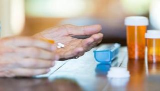 الأمم المتحدة تصف الإدمان بين كبار السن بالوباء الصامت- أرشيفية