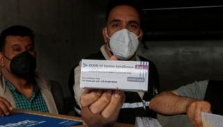 عبوة من لقاح أسترازينيكا