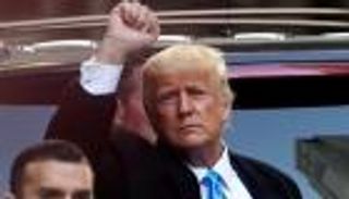 ترامب يجري محادثات مع "تطبيقات" بشأن شبكته الجديدة