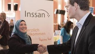 موظفة في جمعية إنسان ومايكل مولر، حاكم برلين