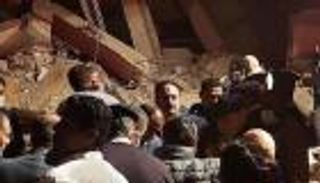 انهيار عقار مأهول بالسكان شمال شرقي العاصمة المصرية